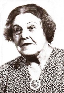 Photographie d'Aimée Lallement souriante