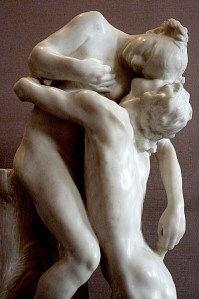 Cette sculture de Camille Claudel représente un coupe enlacé