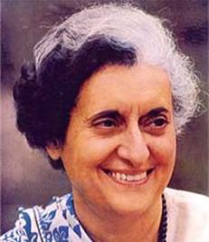 Photographie d'Indira Gandhi souriante