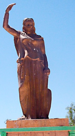 Statue de la Reine guerrière Kahena à Khenchela en Algérie.
