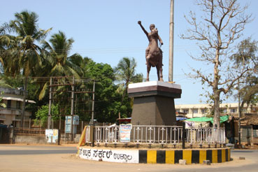 Statue de Rani Abbakka Chowta, reine d'Ullal en Inde