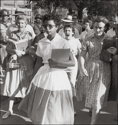 Elizabeth Eckford, poursuivie par une foule haineuse lors de la rentrée des classes