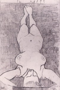 Ce dessin de Paula Modersohn-Becker représente une femme nue allongée dans l'herbe. Sa tête est au premier plan et son corps se déroule à la verticale jusqu'à ses pieds en arrière-plan.