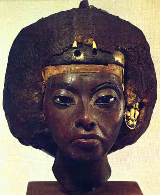 Ce buste représente le visage de la reine d'Egypte Tiyi