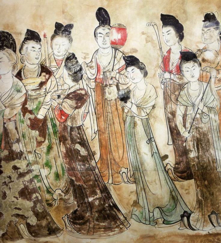Cette photographie est une fresque issue de la sépulture de la princesse Yongtai (mausolée de Qianling). Elle montre une dizaine de dames de cour de la dynastie Tang debout.