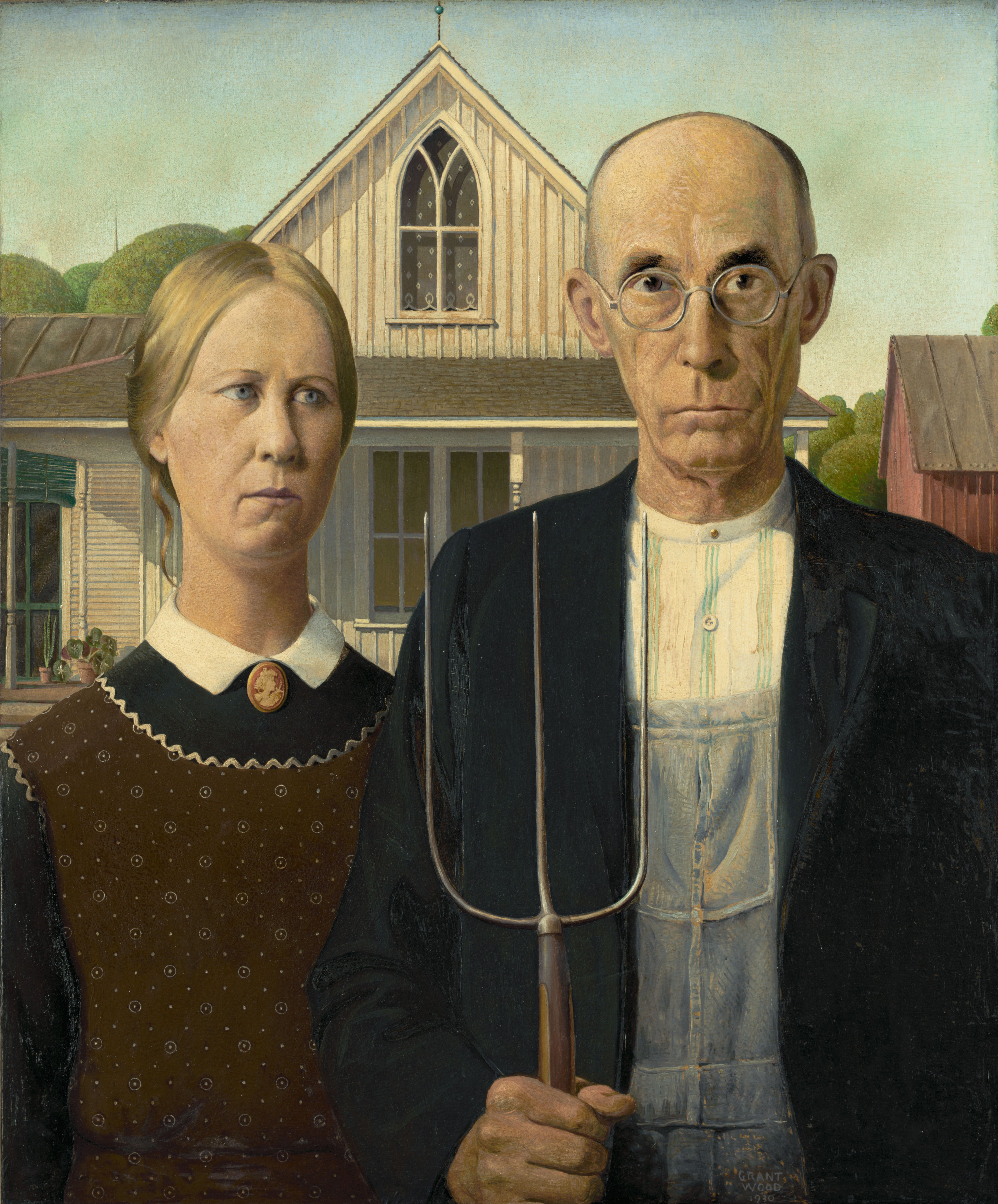 Le célèbre tableau American Gothic de Grant Wood montre un paysan tenant une fourche à côté de sa fille ; ils sont devant une maison de bois et portent tous deux des vêtements traditionnels.