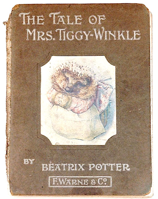 Cette image montre la couverture du livre de Beatrix Potter The Tale of Mrs Tiggy Winkle